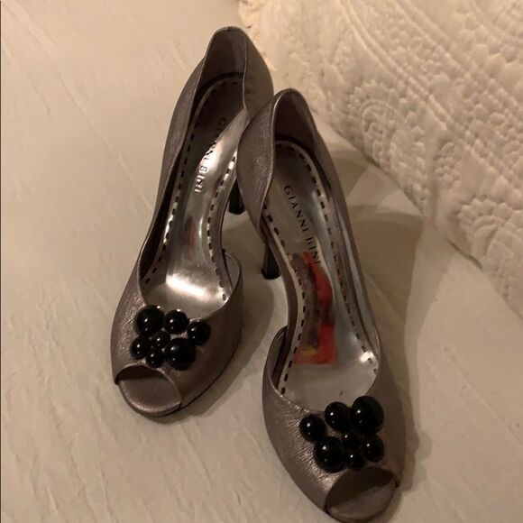 22. Gianni Bini Cocktail Style Silver Heels with Black - Picture 2 of 10
